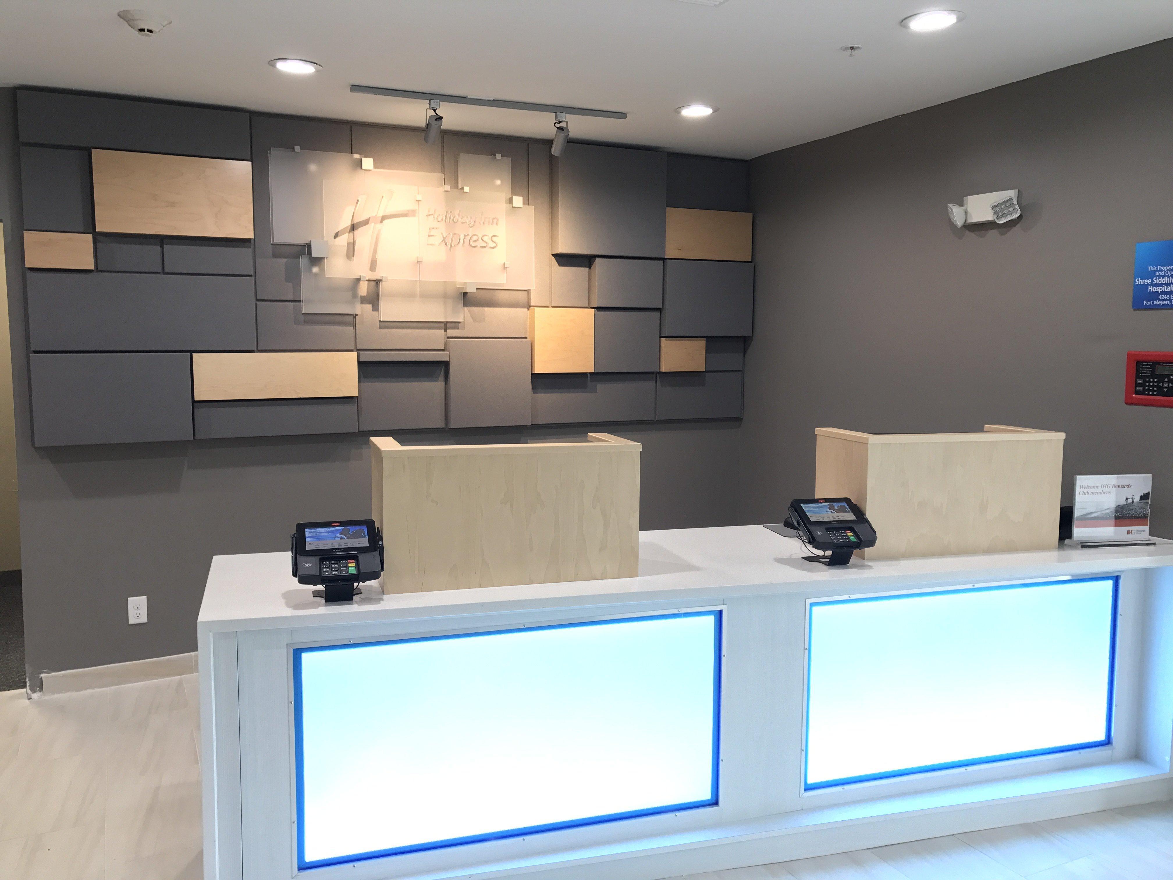 Holiday Inn Express - Naples South - I-75 By Ihg Golden Gate Extérieur photo