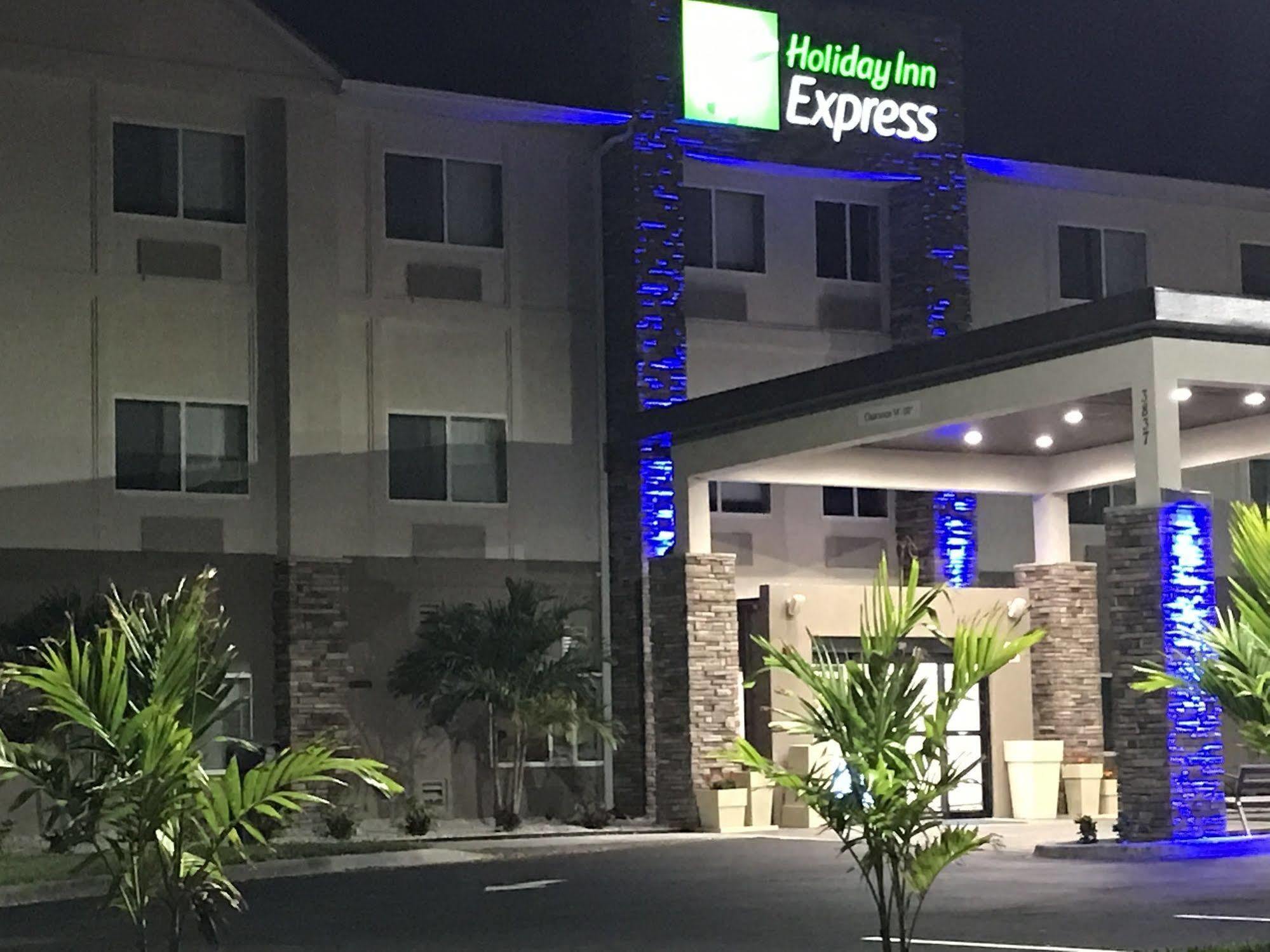 Holiday Inn Express - Naples South - I-75 By Ihg Golden Gate Extérieur photo